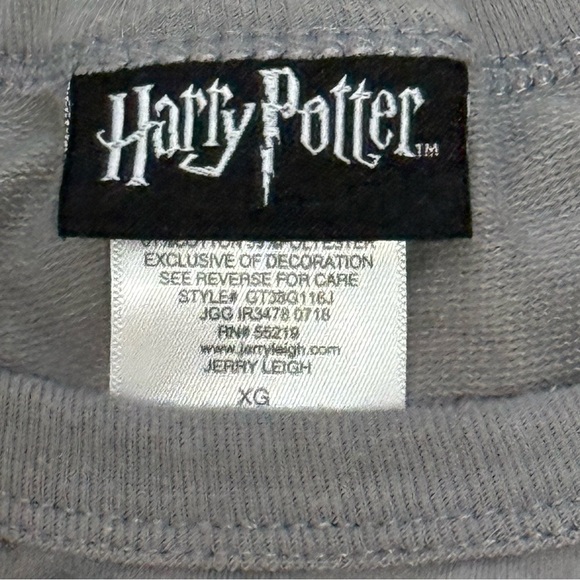 Harry Potter Hogwarts Alumni Gray Sweatshirt - Picture 6 of 7